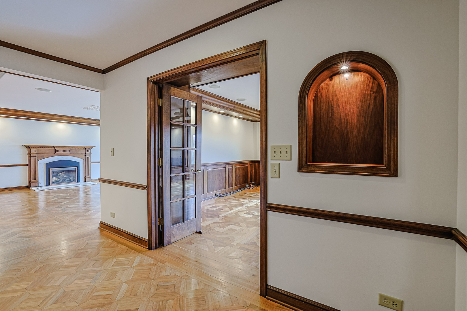 1 Oak Brook Club Drive #B-301, Oak Brook, IL 60523