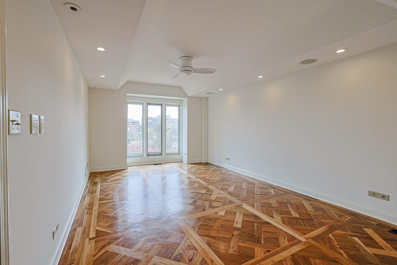 1 Oak Brook Club Drive #B-301, Oak Brook, IL 60523