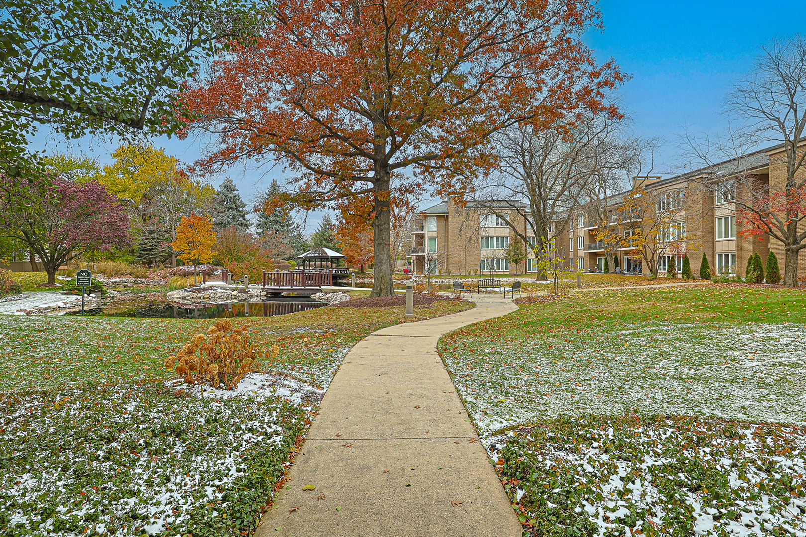 1 Oak Brook Club Drive #B-301, Oak Brook, IL 60523