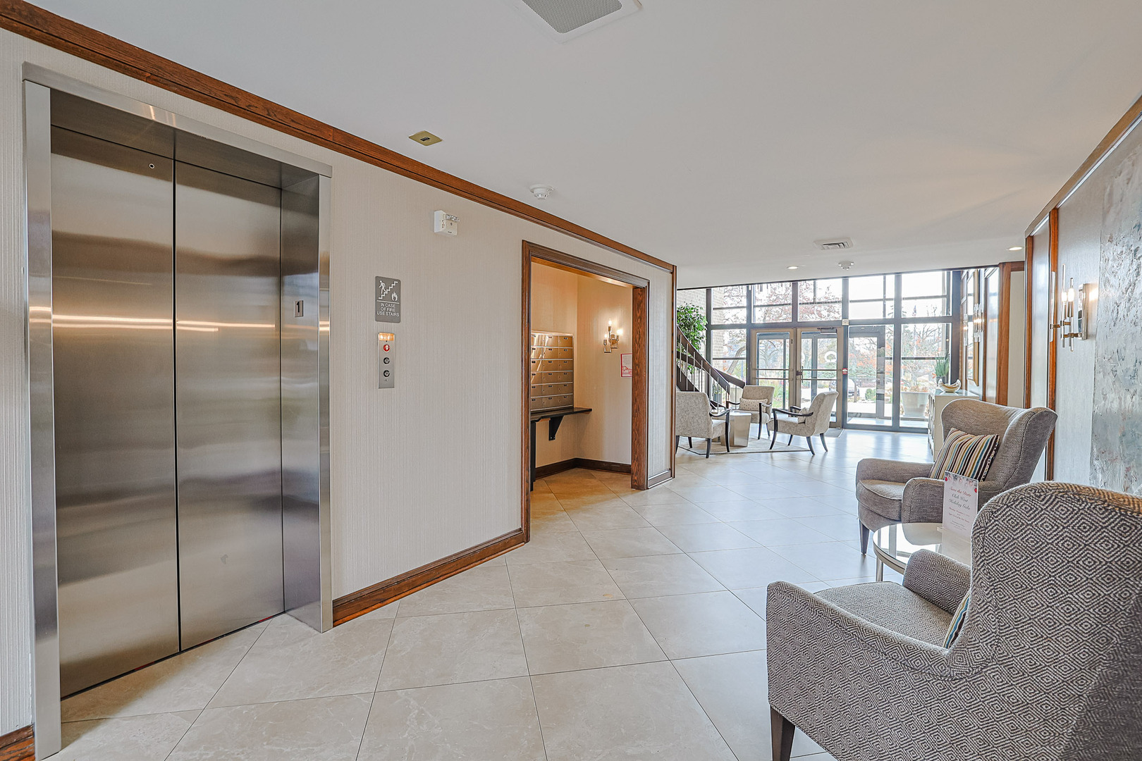 1 Oak Brook Club Drive #B-301, Oak Brook, IL 60523