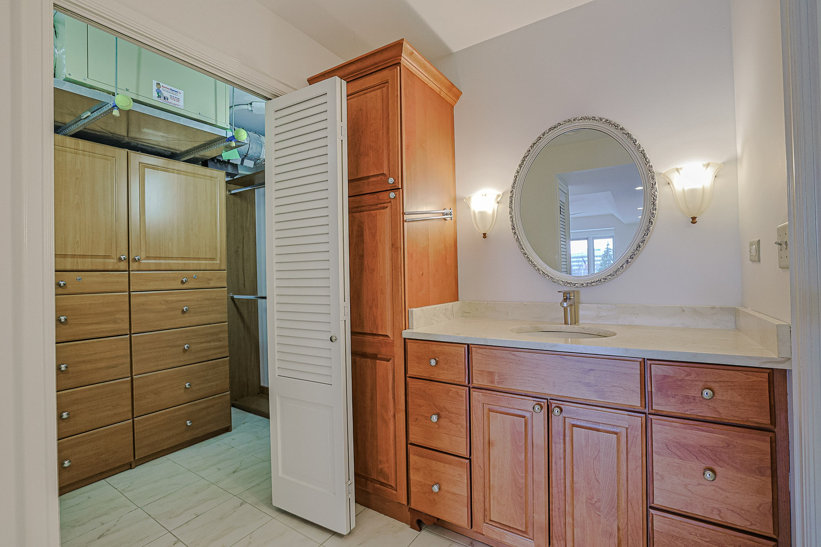 1 Oak Brook Club Drive #B-301, Oak Brook, IL 60523