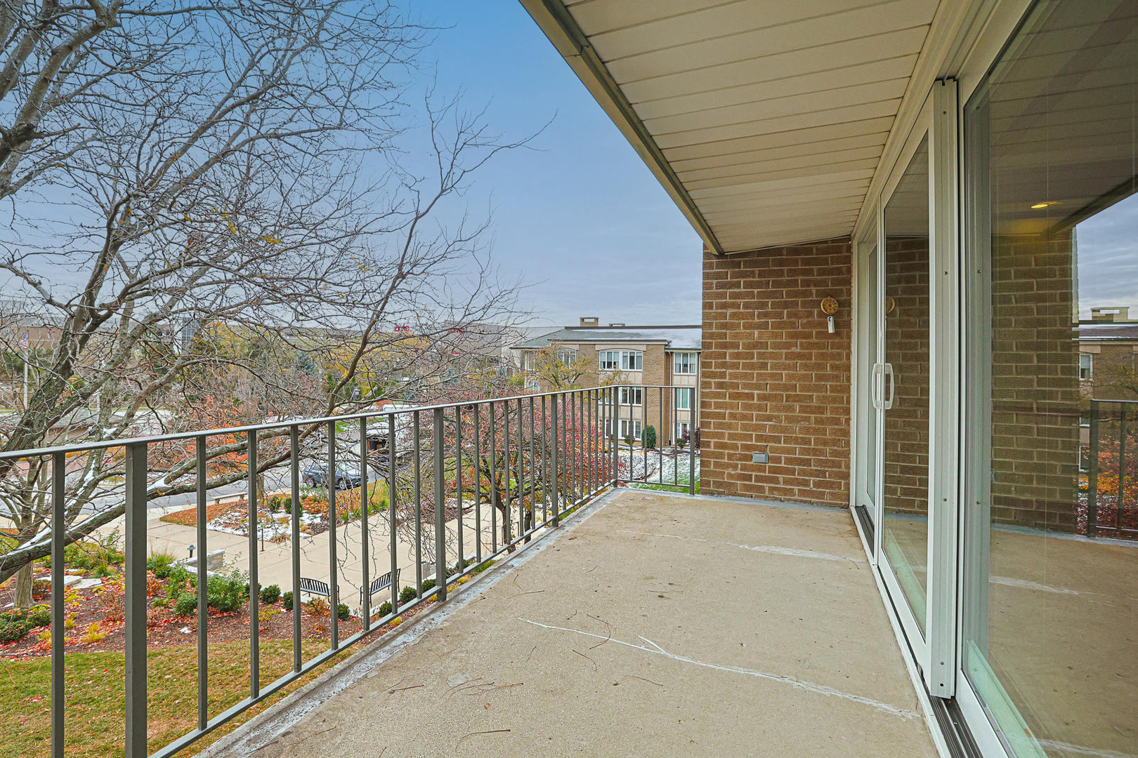 1 Oak Brook Club Drive #B-301, Oak Brook, IL 60523