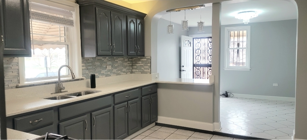 4758 S CAMPBELL Avenue, Chicago, IL 60632