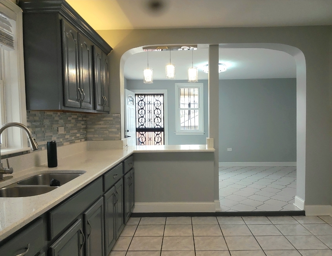 4758 S CAMPBELL Avenue, Chicago, IL 60632