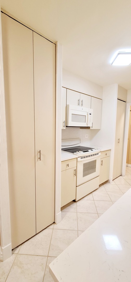 3700 Capri Court #206, Glenview, IL 60025