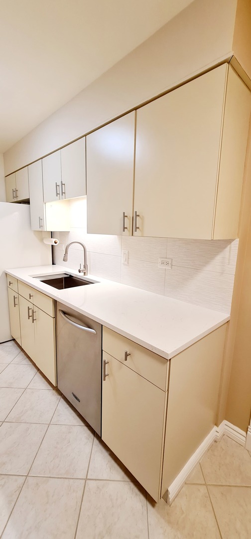 3700 Capri Court #206, Glenview, IL 60025