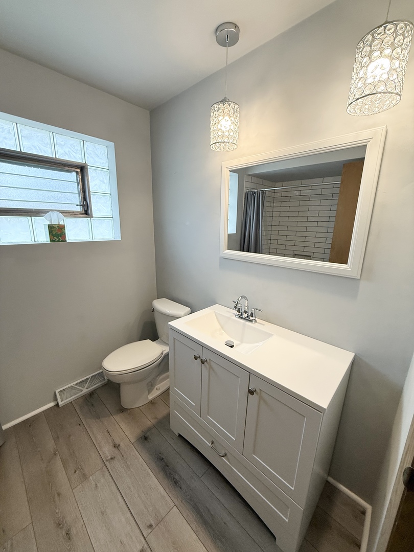 2656 W 98th Place, Evergreen Park, IL 60805