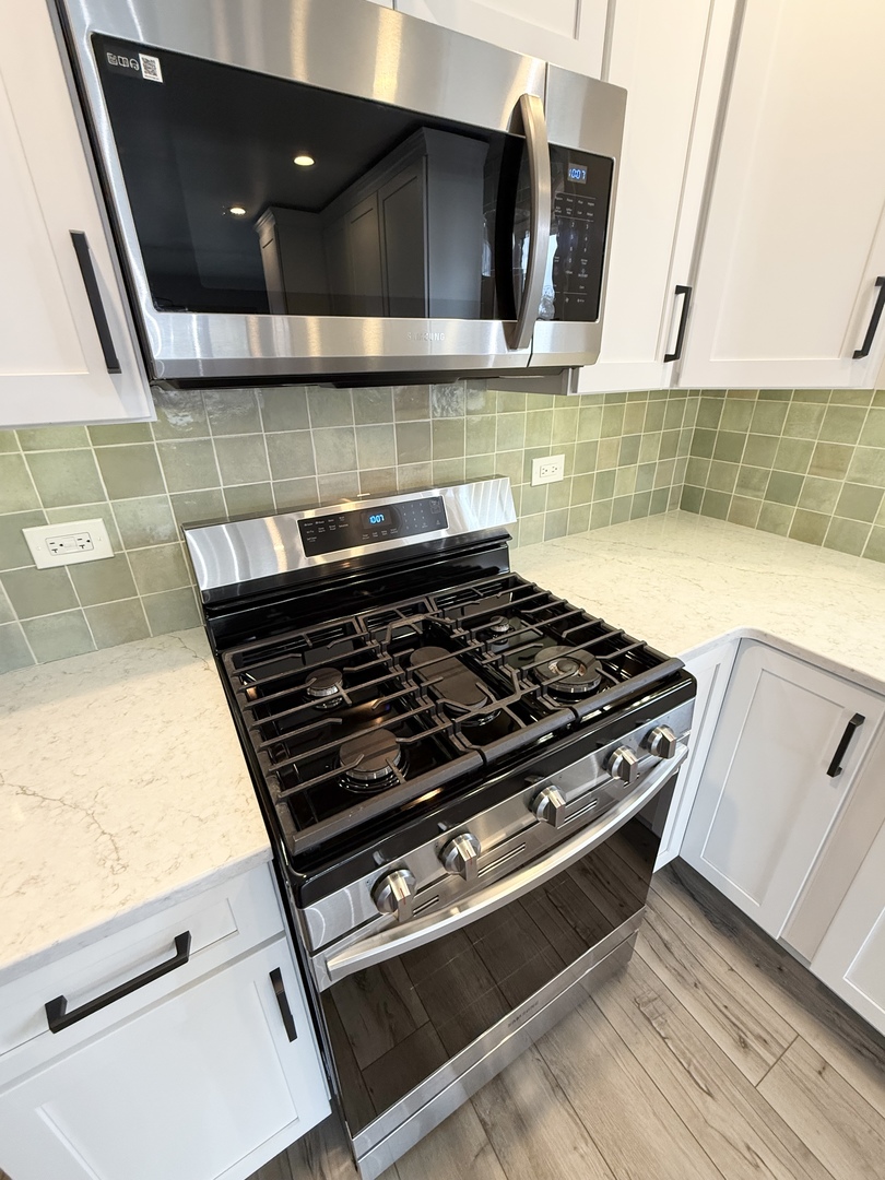 2656 W 98th Place, Evergreen Park, IL 60805