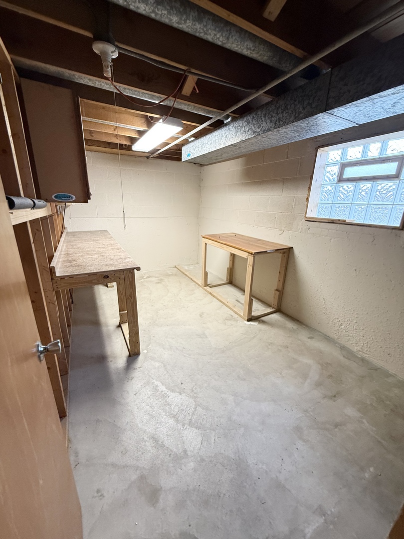 2656 W 98th Place, Evergreen Park, IL 60805