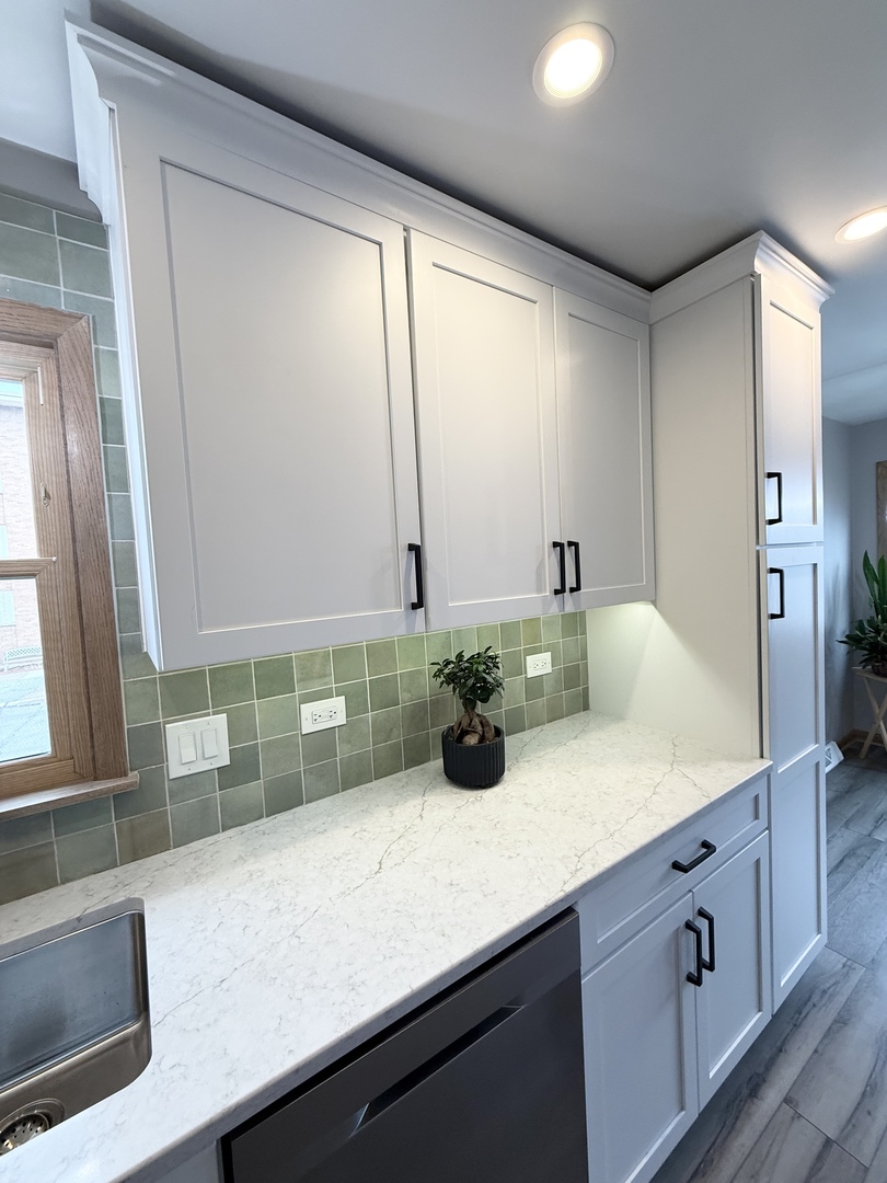 2656 W 98th Place, Evergreen Park, IL 60805