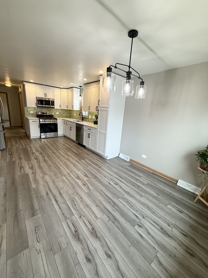 2656 W 98th Place, Evergreen Park, IL 60805