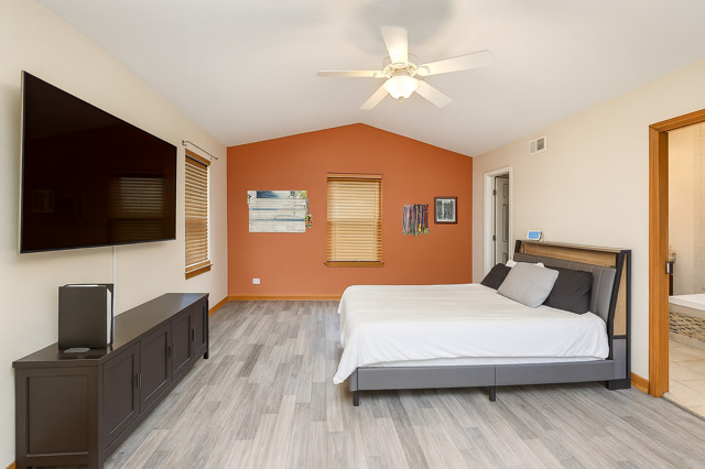 406 Juniper Drive, North Aurora, IL 60542