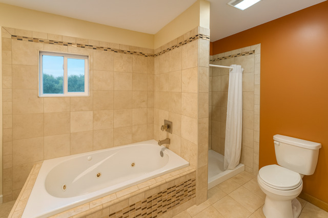 406 Juniper Drive, North Aurora, IL 60542