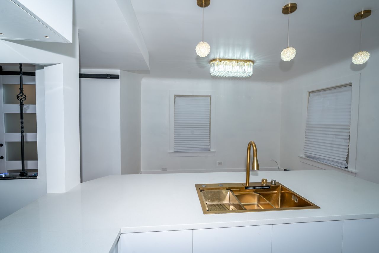 40 W 81st Street, Chicago, IL 60620