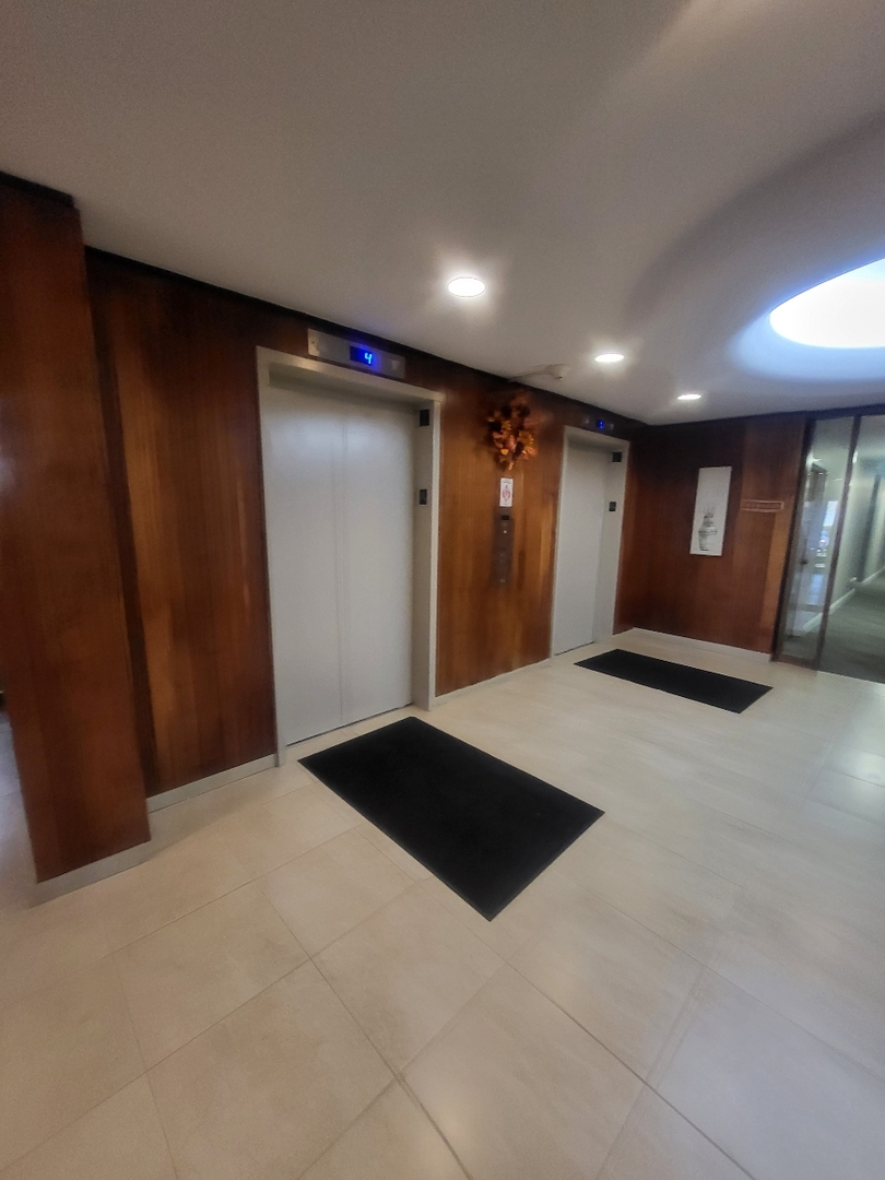 Indian Head Park, IL 60525