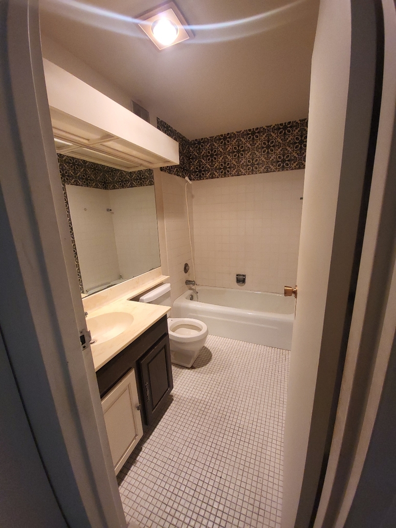 Indian Head Park, IL 60525