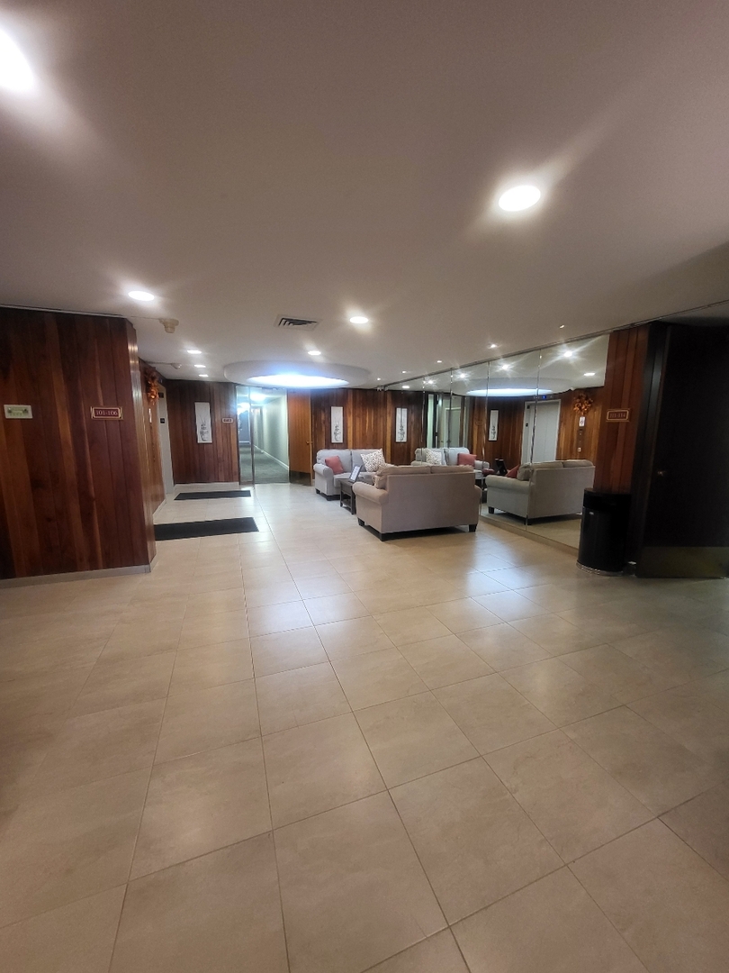 Indian Head Park, IL 60525