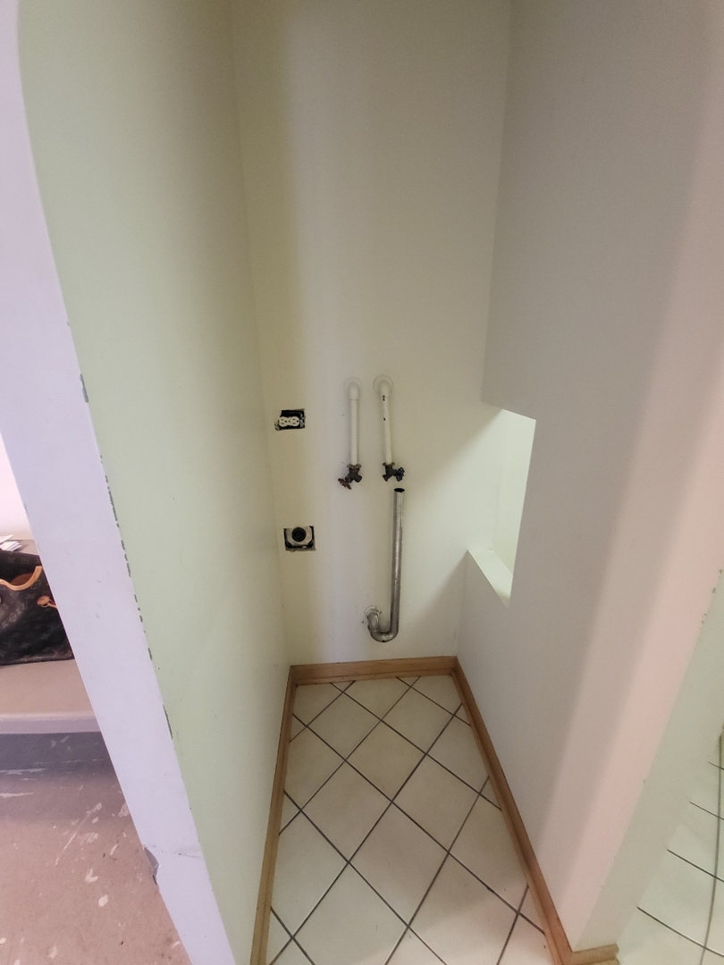 Indian Head Park, IL 60525