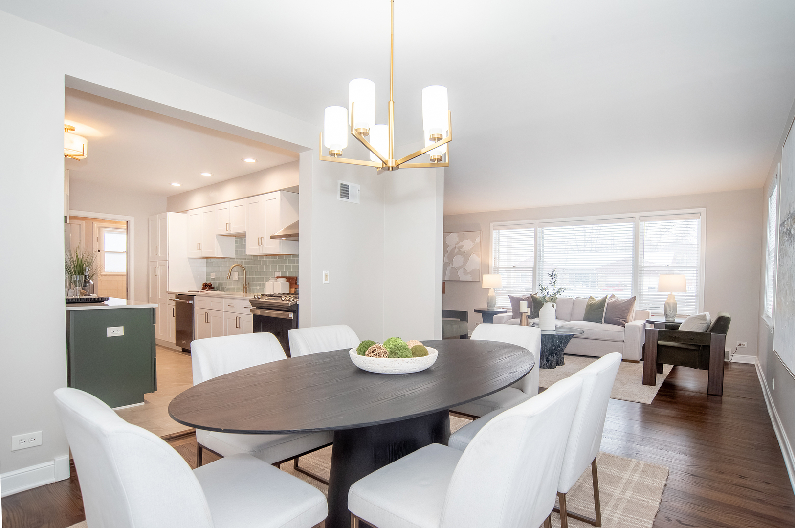 2128 Hull Avenue, Westchester, IL 60154