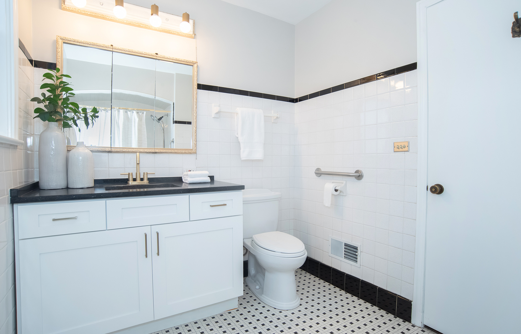 2128 Hull Avenue, Westchester, IL 60154