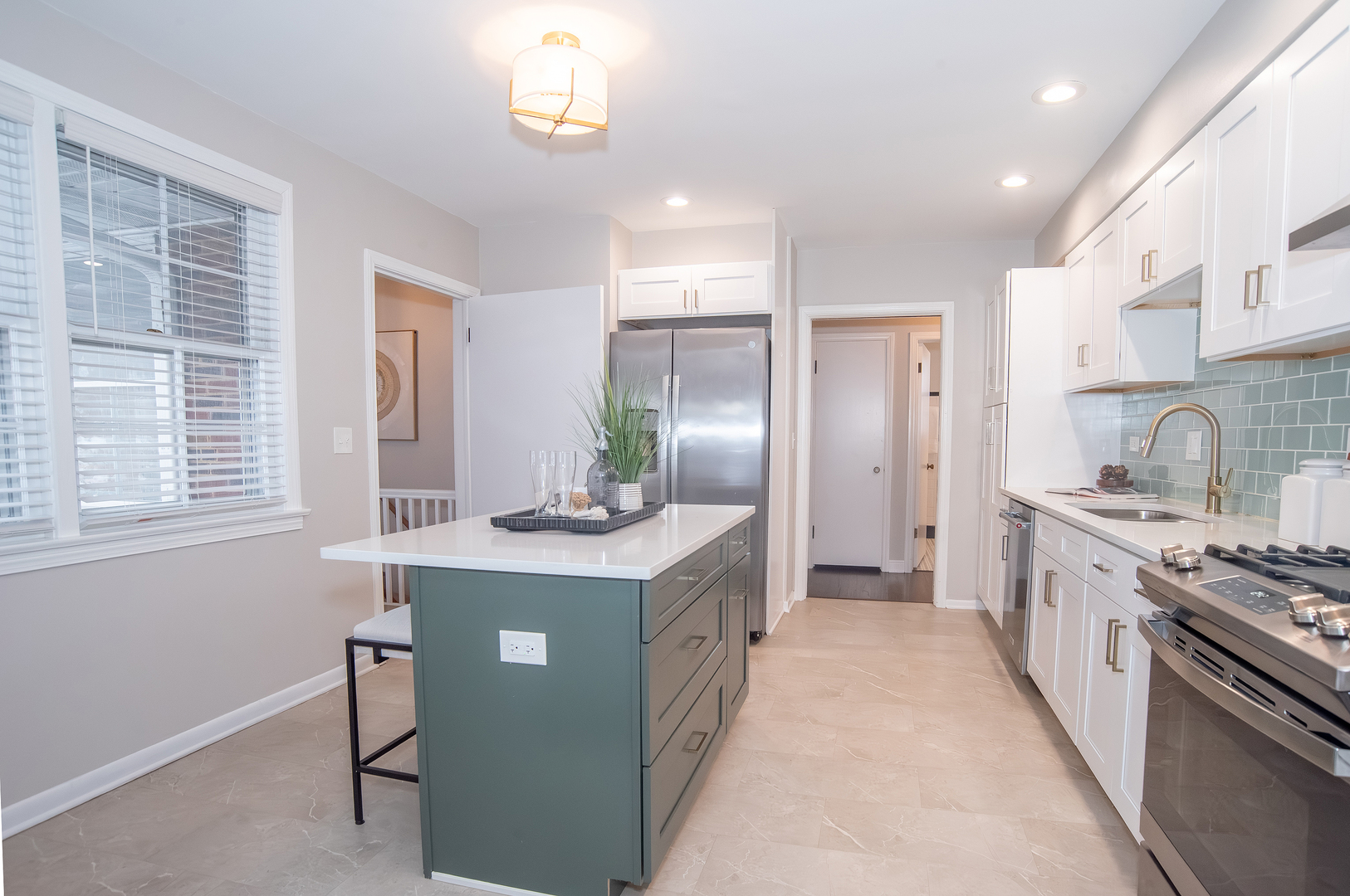 2128 Hull Avenue, Westchester, IL 60154