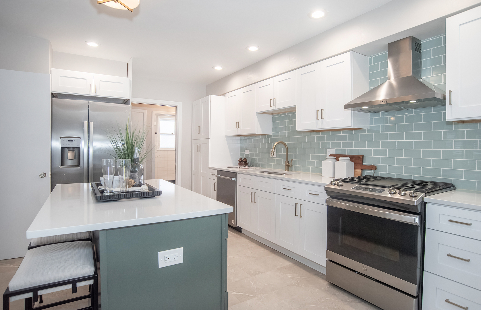 2128 Hull Avenue, Westchester, IL 60154