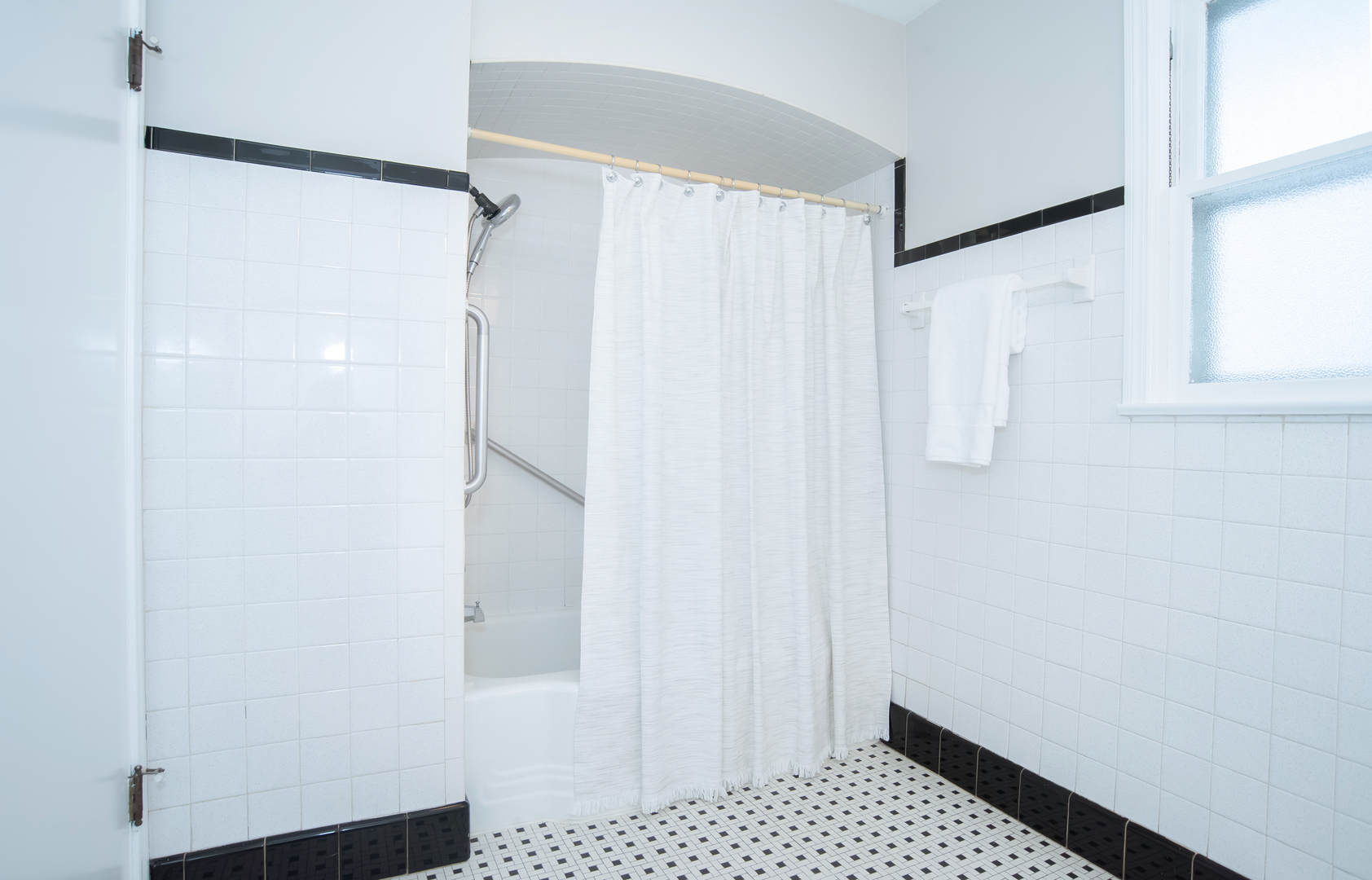 2128 Hull Avenue, Westchester, IL 60154