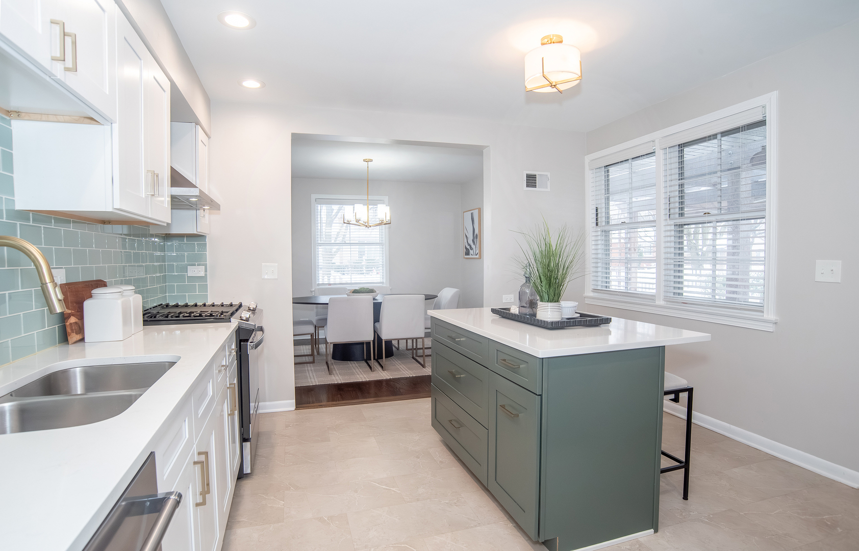 2128 Hull Avenue, Westchester, IL 60154