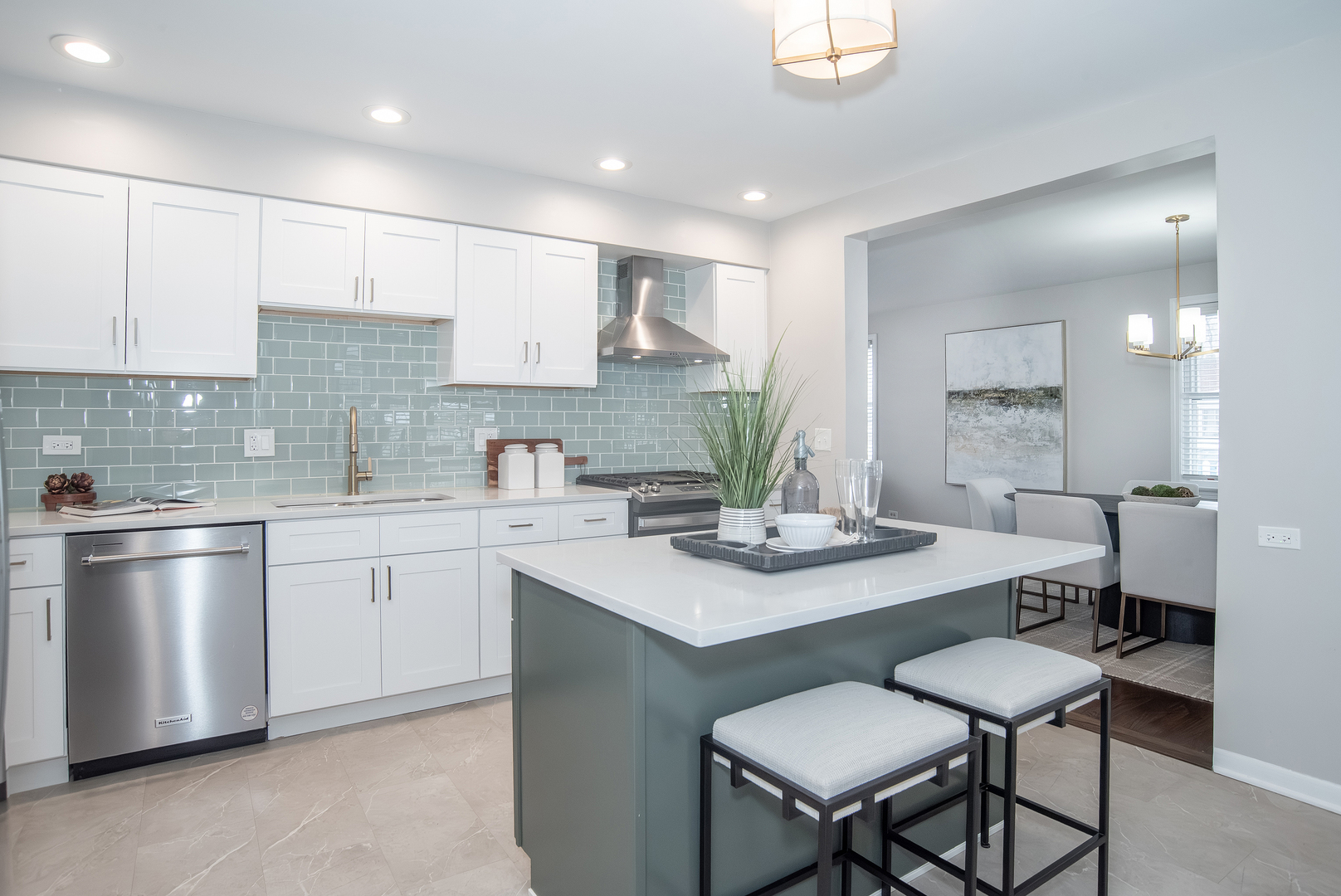 2128 Hull Avenue, Westchester, IL 60154