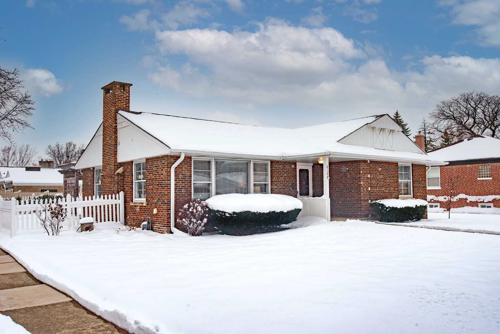 2128 Hull Avenue, Westchester, IL 60154