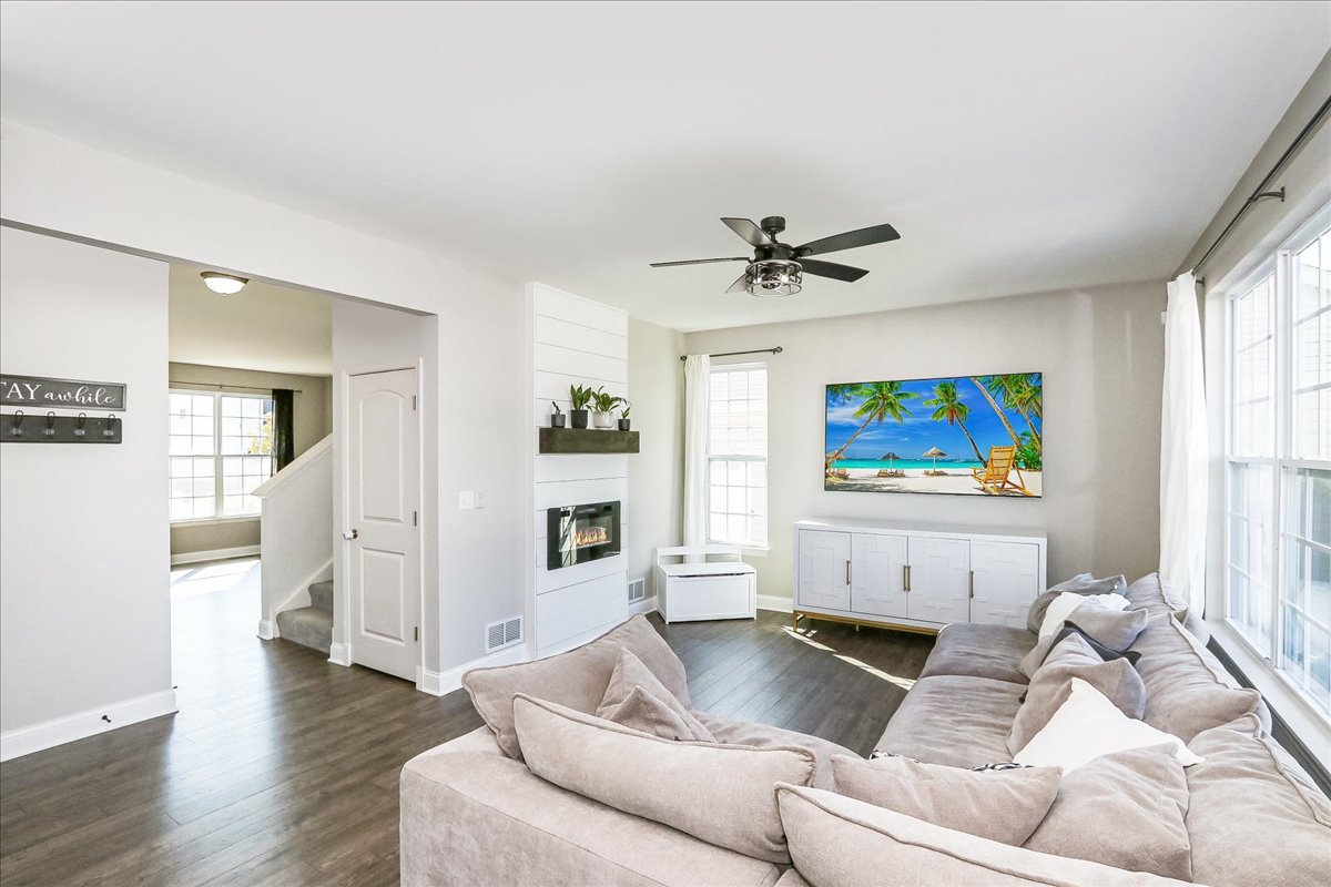 342 Snow Drop Lane, Elgin, IL 60124