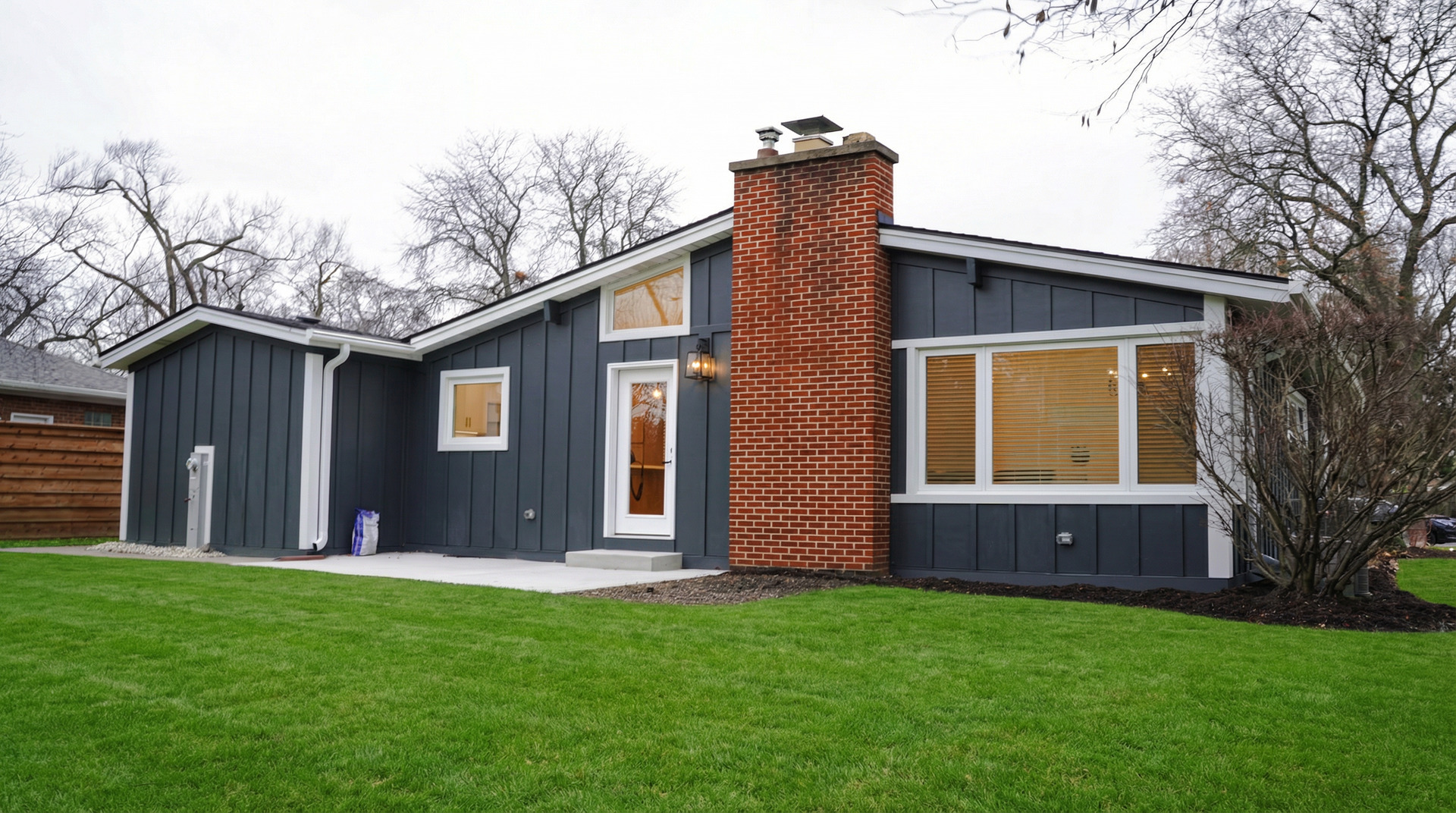 103 E Berkshire Lane, Mount Prospect, IL 60056