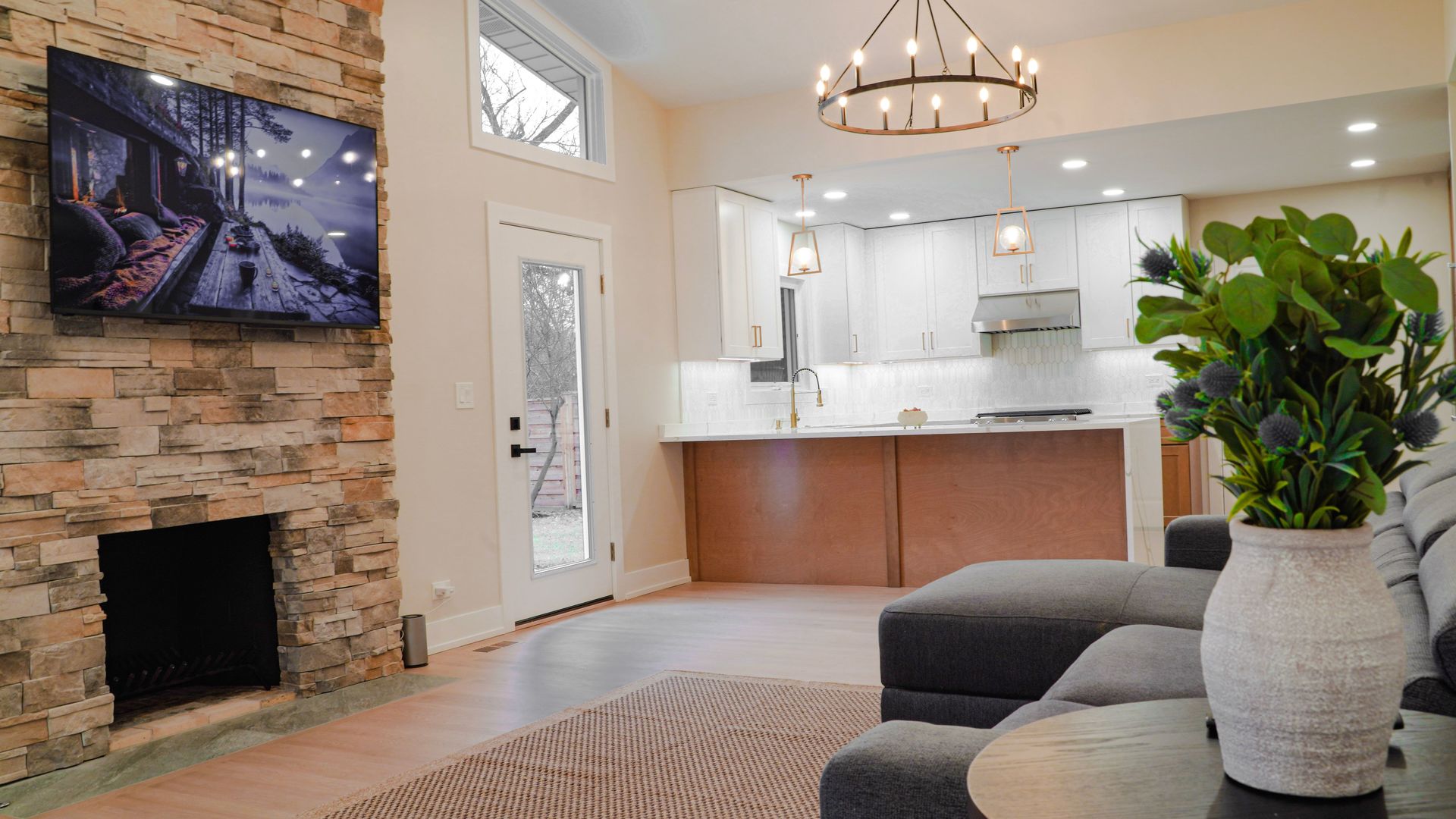 103 E Berkshire Lane, Mount Prospect, IL 60056