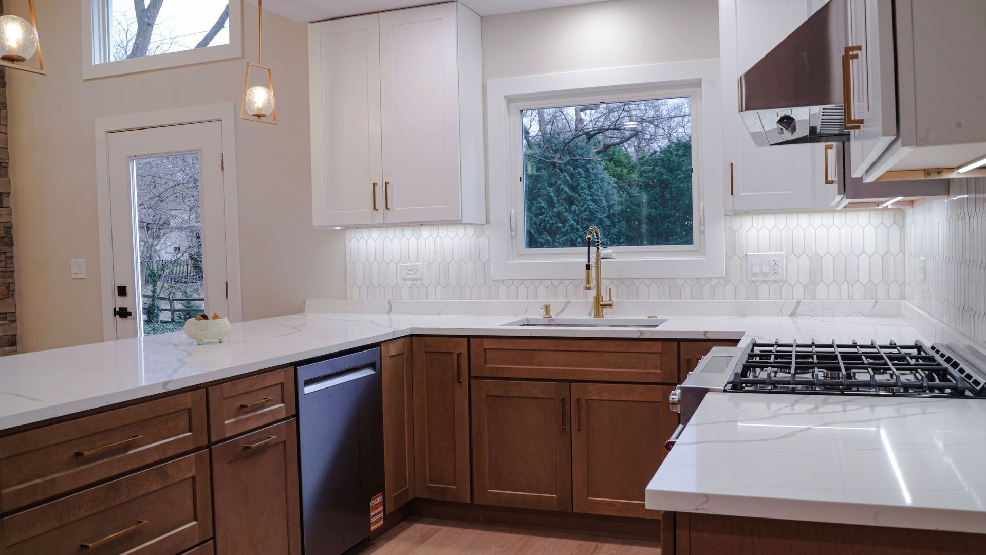 103 E Berkshire Lane, Mount Prospect, IL 60056