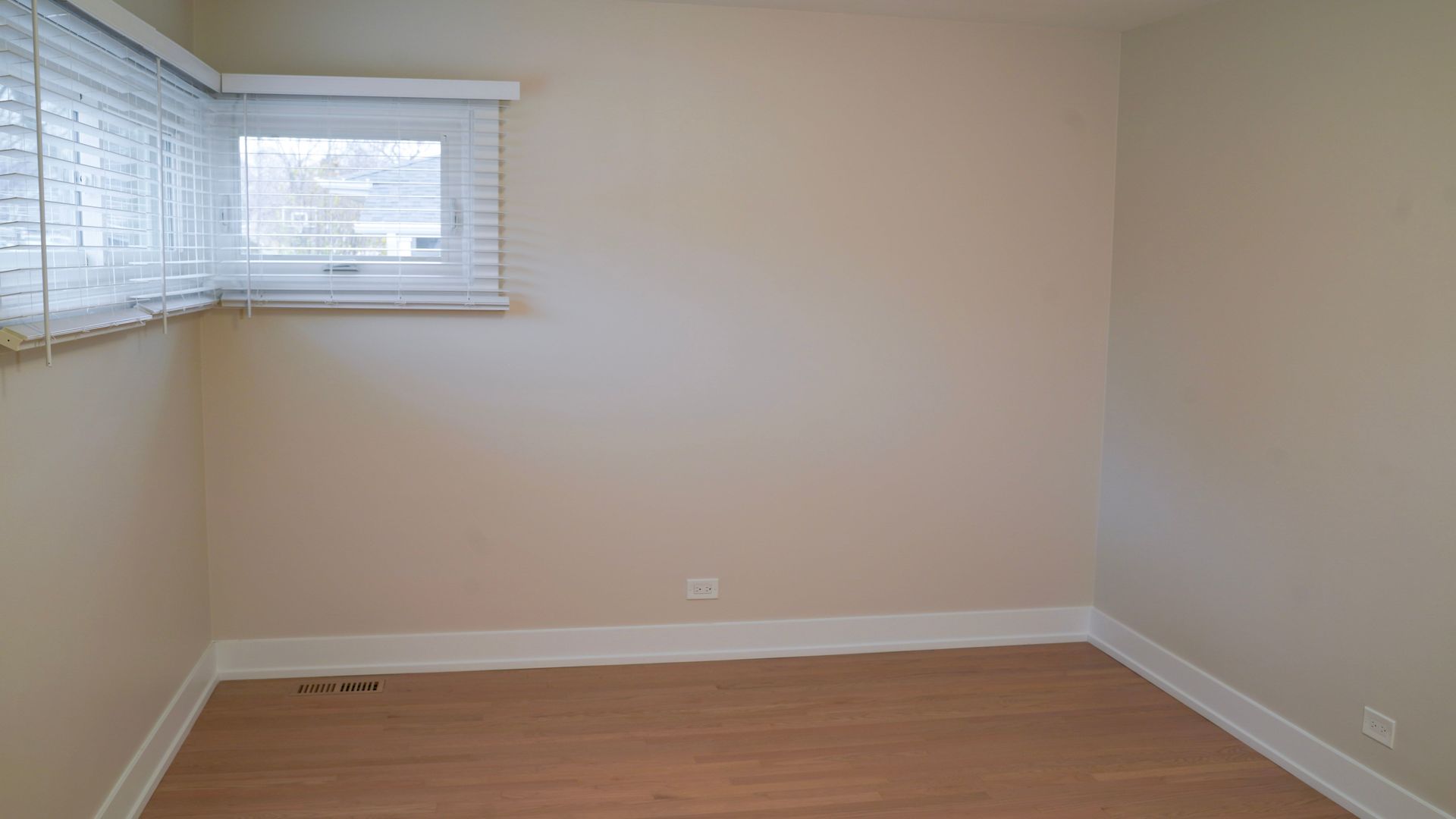 103 E Berkshire Lane, Mount Prospect, IL 60056