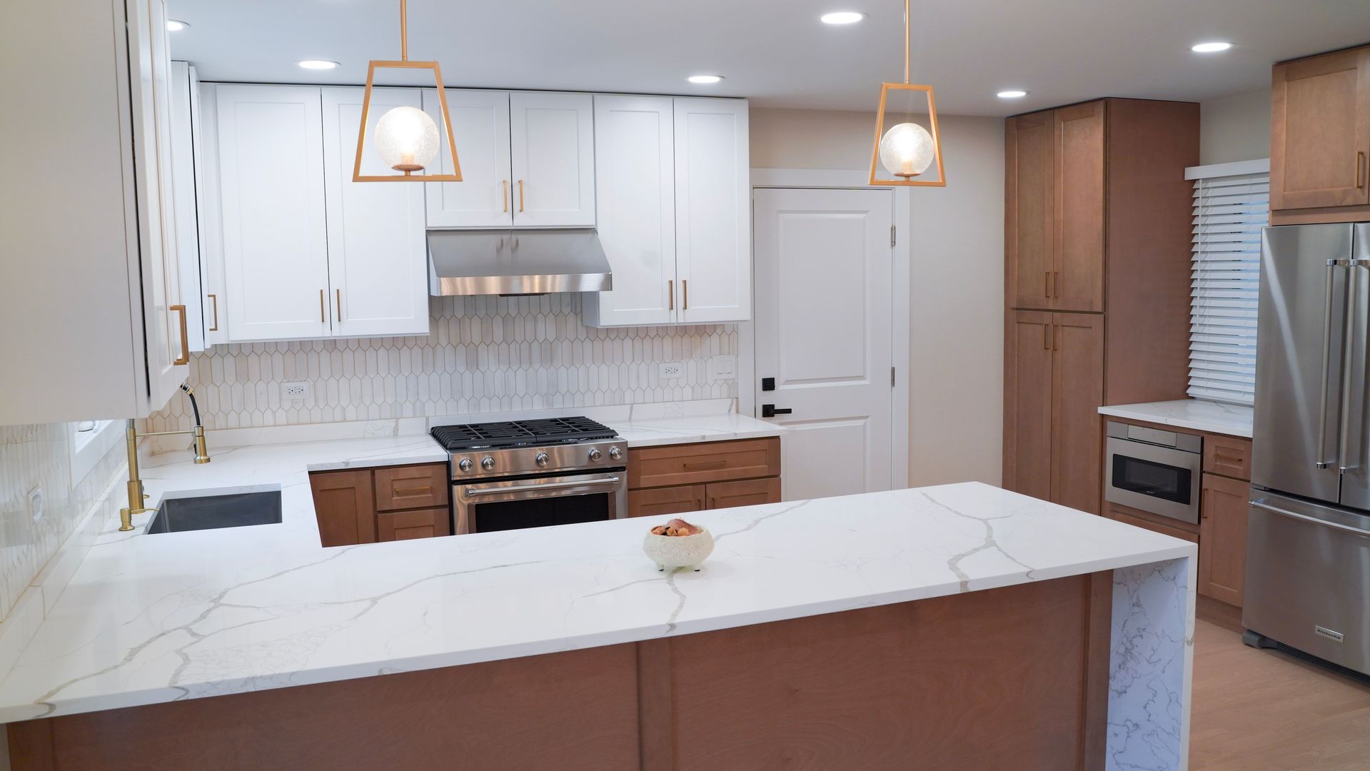 103 E Berkshire Lane, Mount Prospect, IL 60056