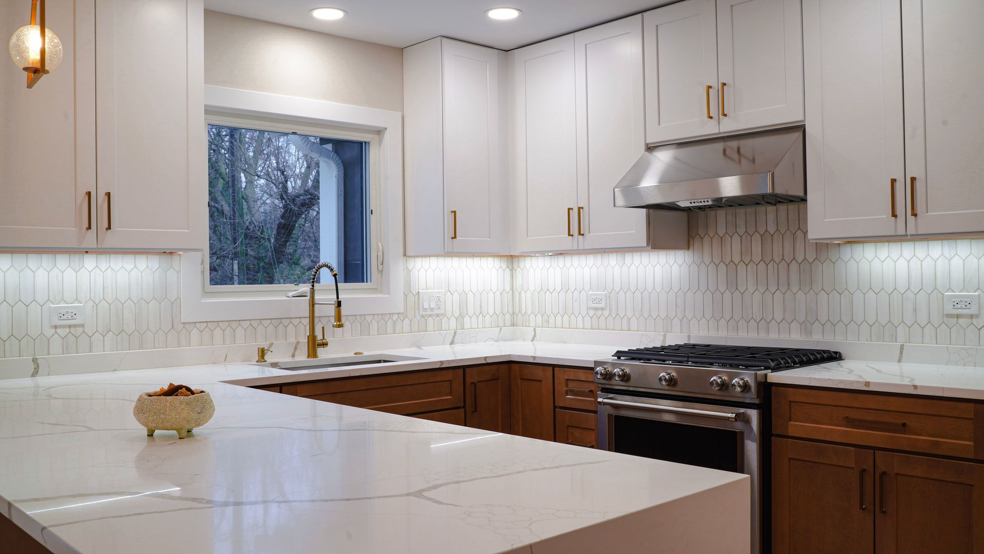 103 E Berkshire Lane, Mount Prospect, IL 60056