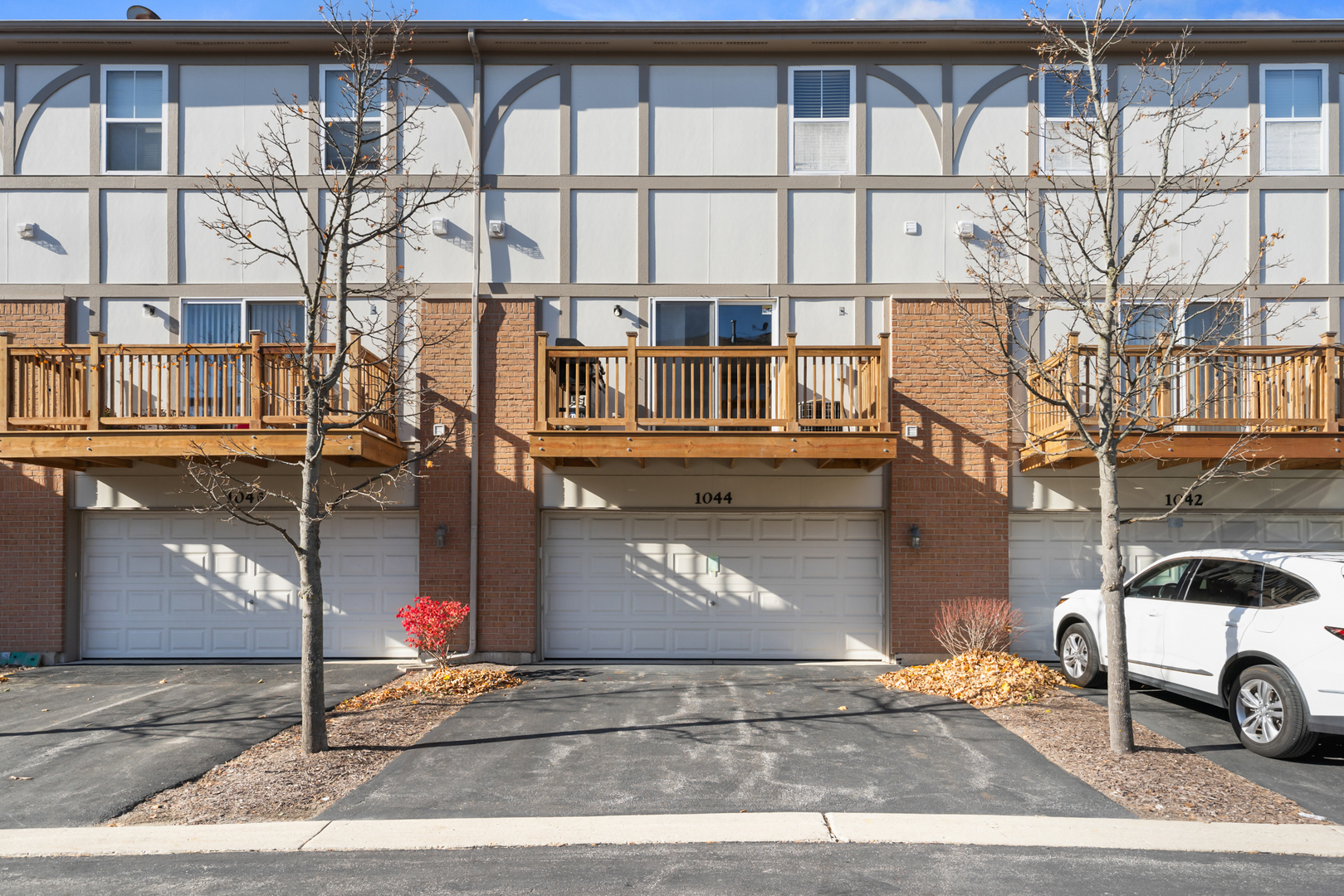 1044 N Claremont Drive, Palatine, IL 60074