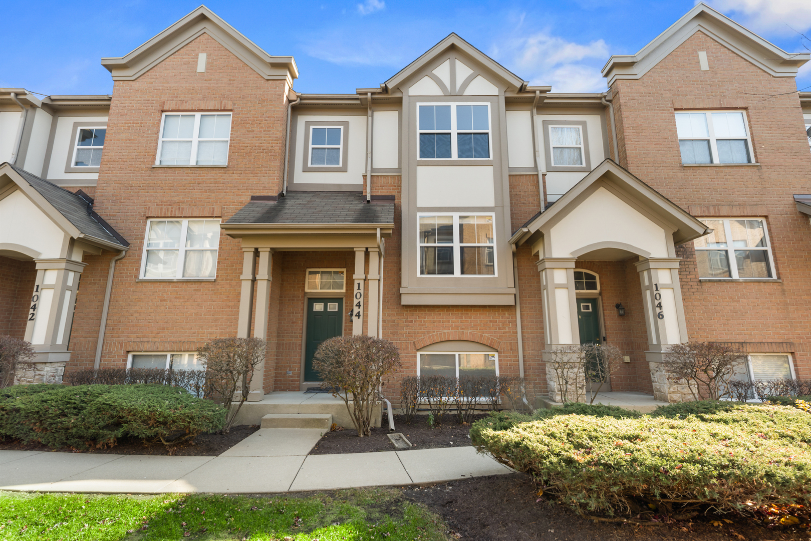 1044 N Claremont Drive, Palatine, IL 60074