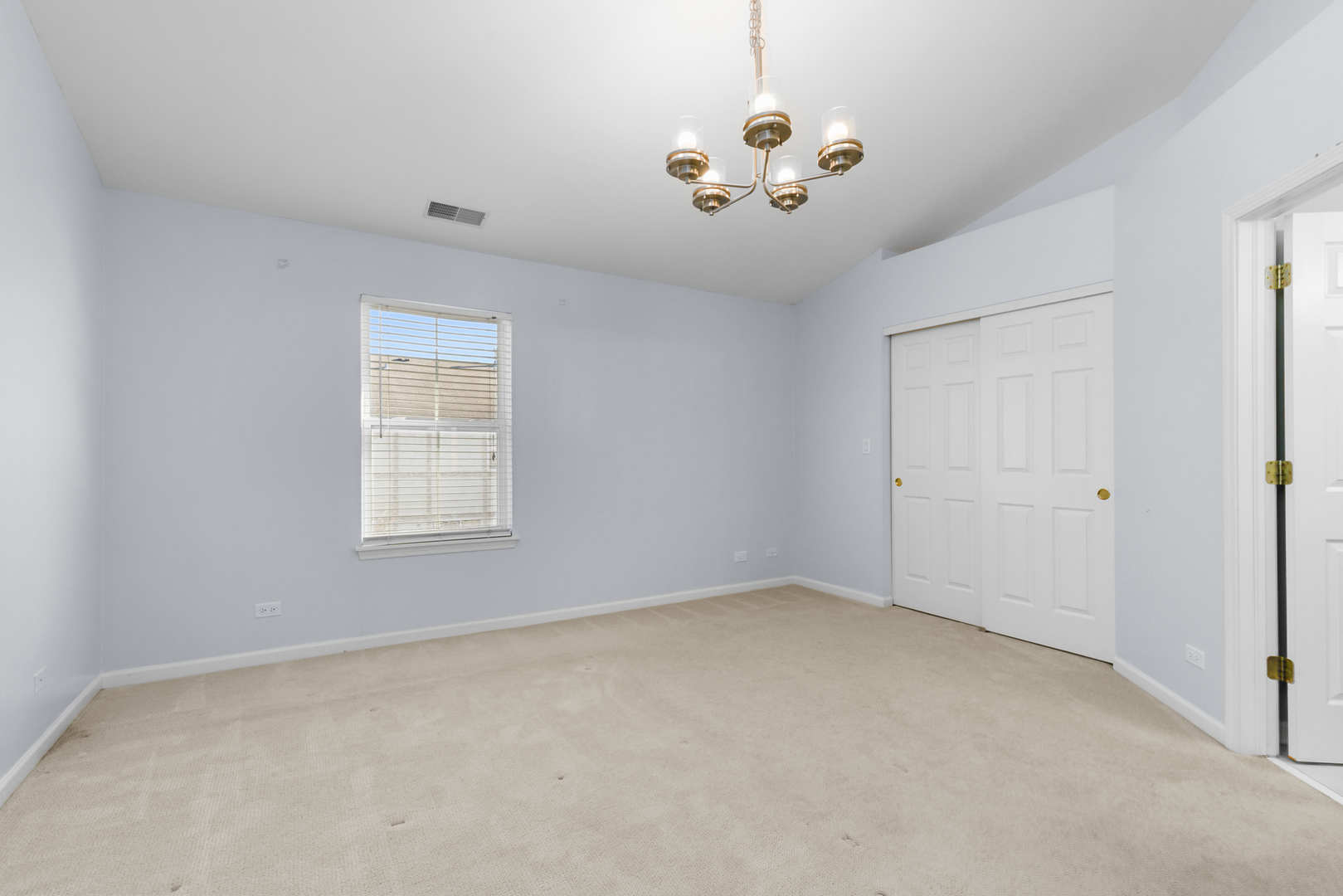 1044 N Claremont Drive, Palatine, IL 60074