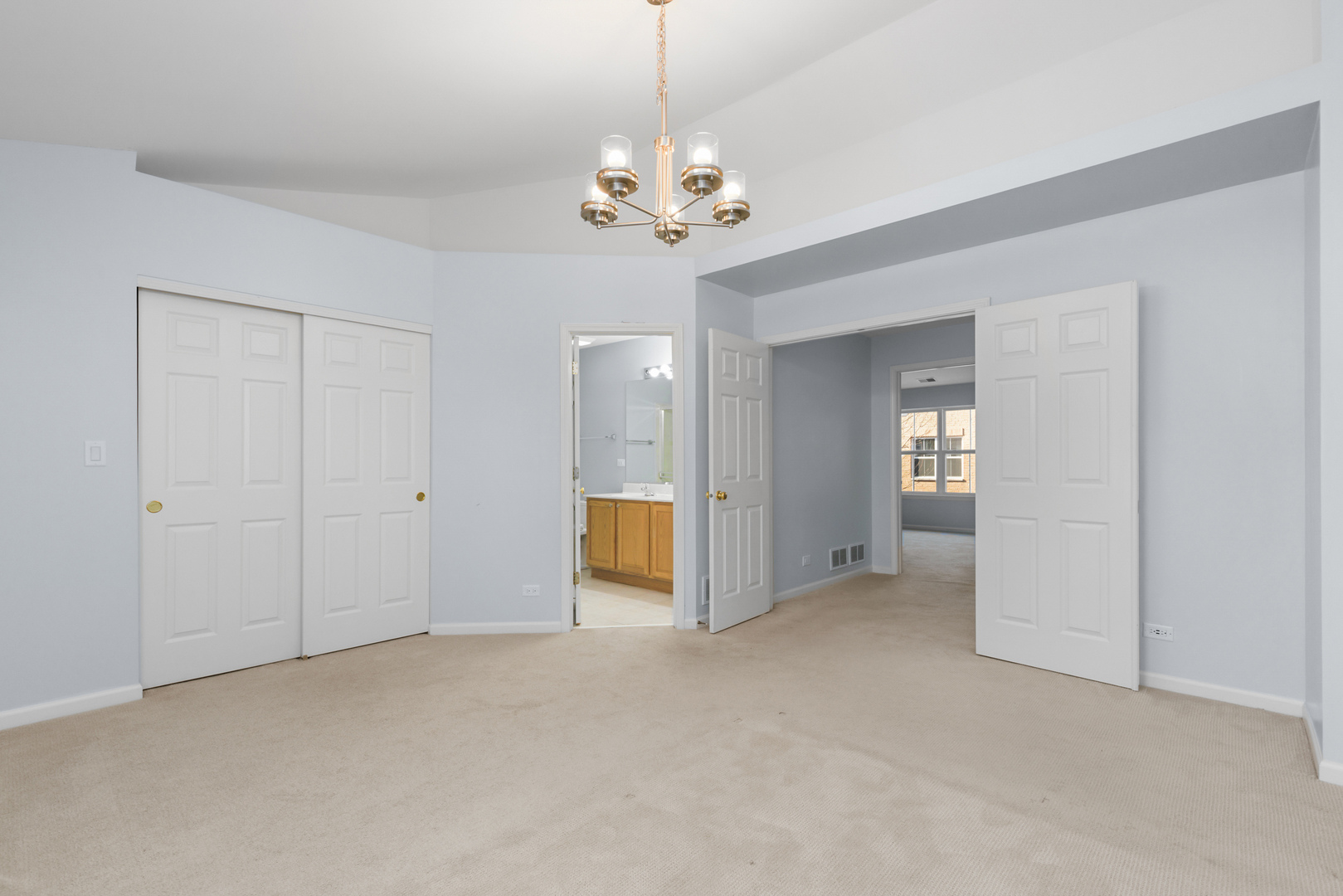 1044 N Claremont Drive, Palatine, IL 60074