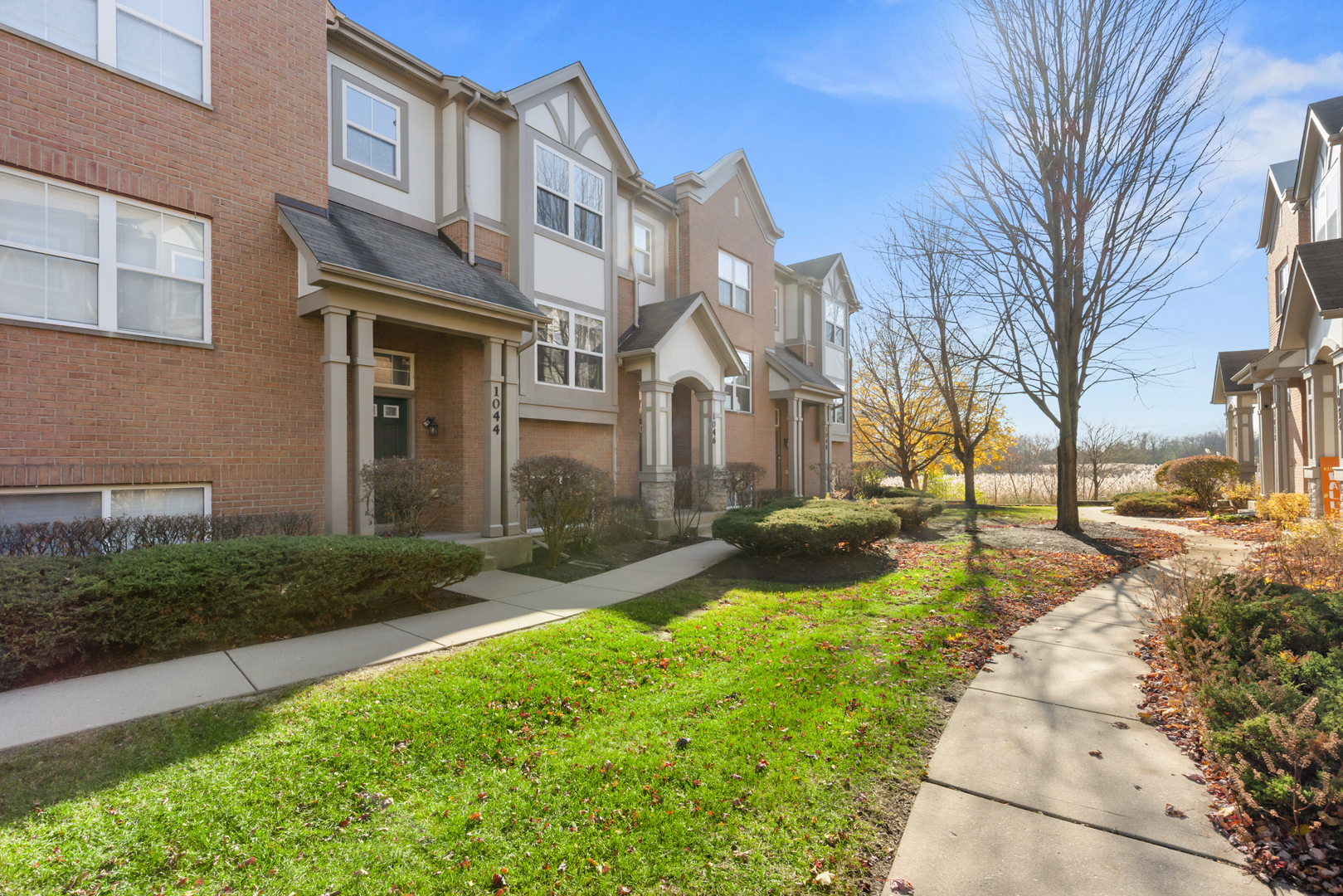 1044 N Claremont Drive, Palatine, IL 60074