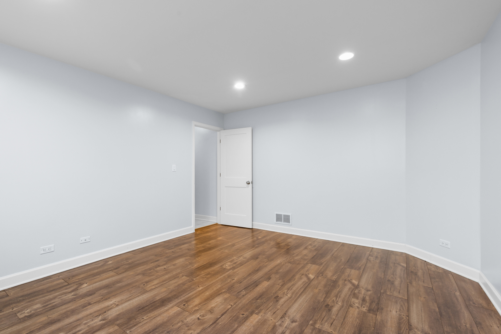 1044 N Claremont Drive, Palatine, IL 60074