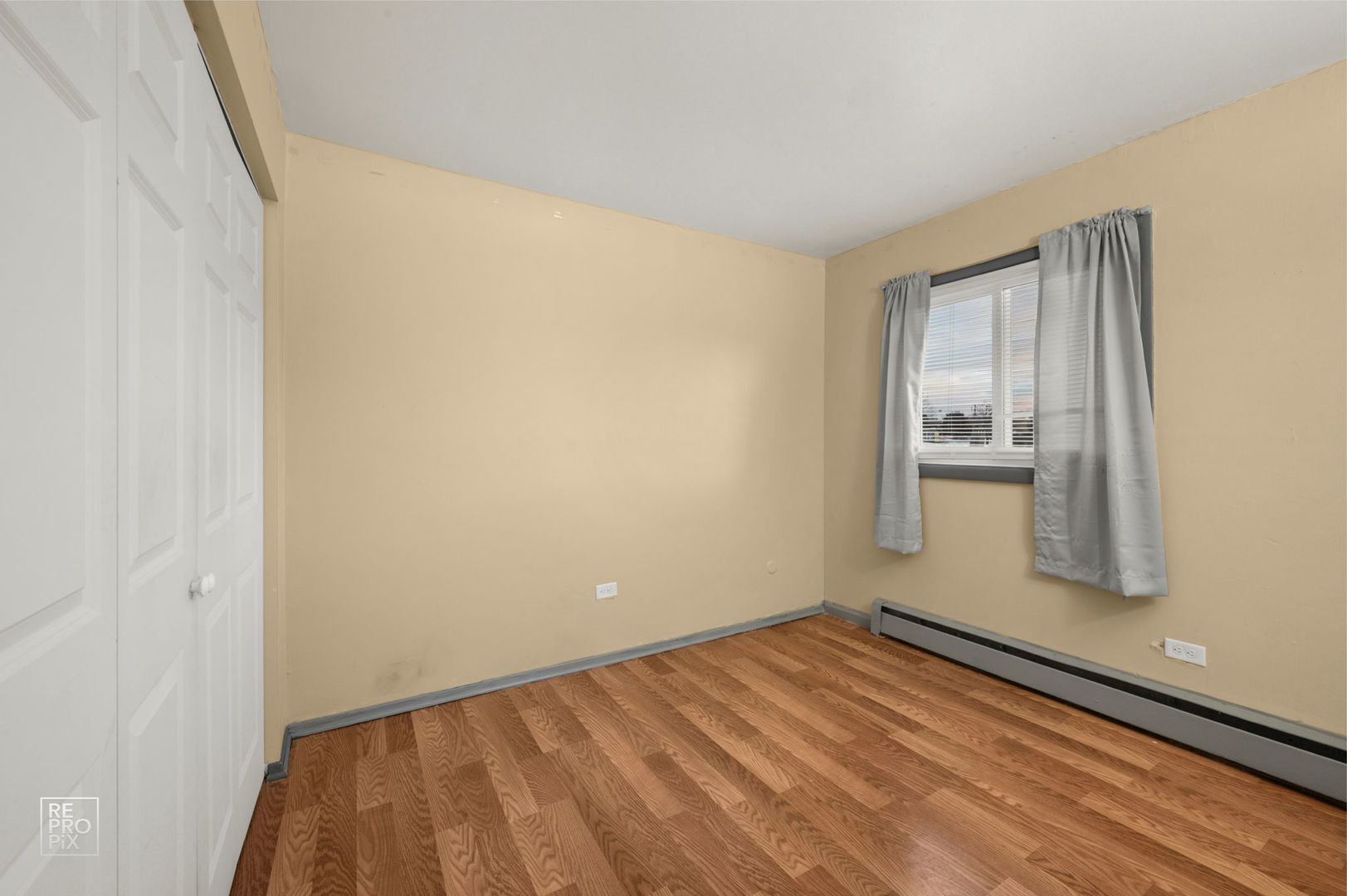 107 W Elk Trail #106, Carol Stream, IL 60188