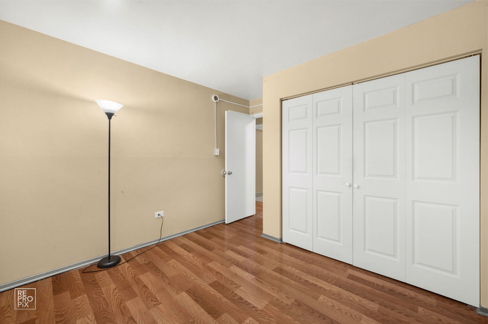 107 W Elk Trail #106, Carol Stream, IL 60188