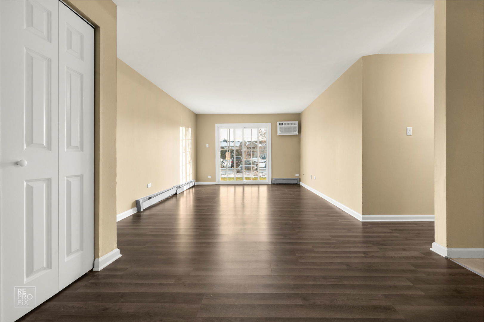 107 W Elk Trail #106, Carol Stream, IL 60188