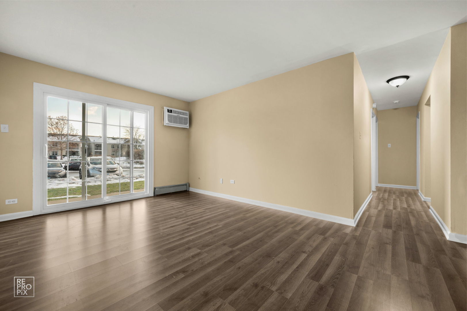 107 W Elk Trail #106, Carol Stream, IL 60188