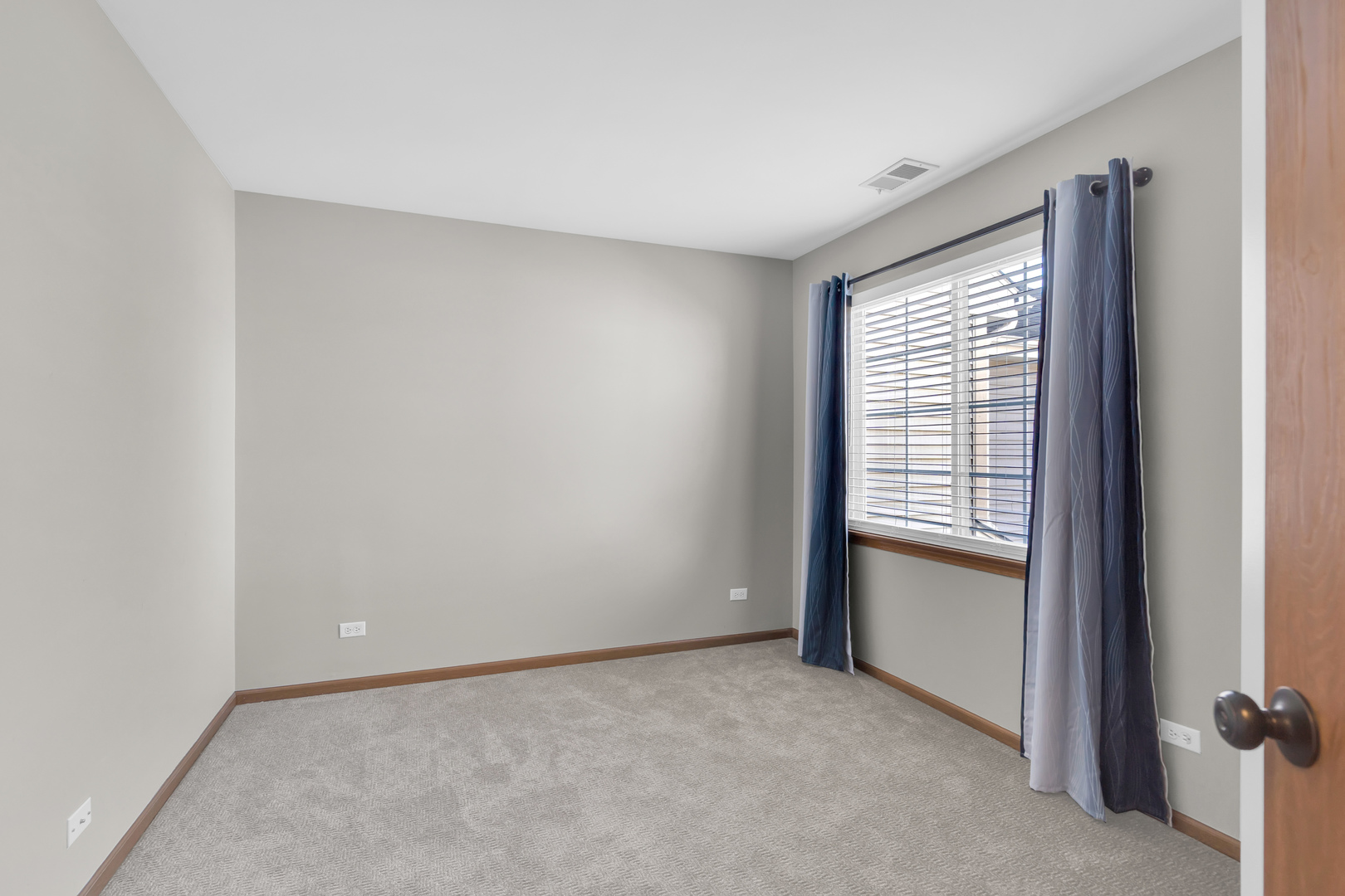 239 Camel Bend Court #4, Schaumburg, IL 60194