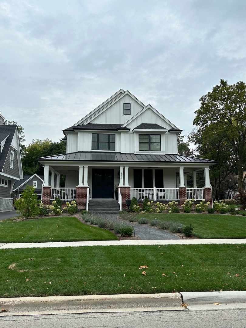 241 Coe Road, Clarendon Hills, IL 60514