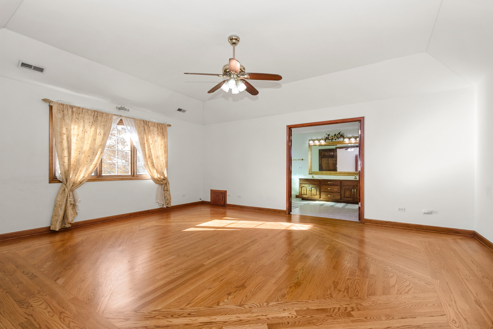 8113 Blarney Road, Tinley Park, IL 60477